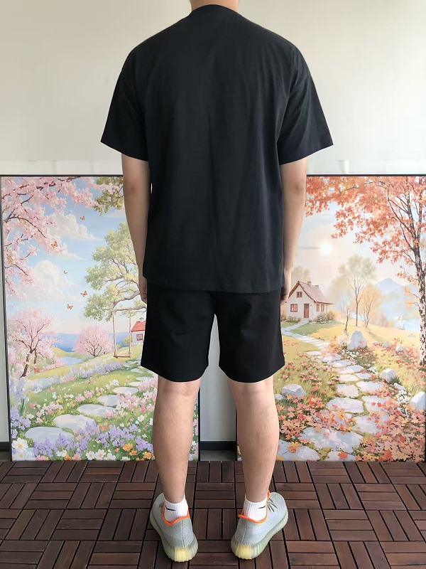 L E T-shirt · 4