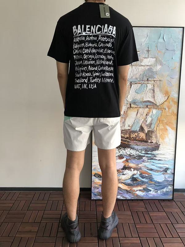 B L Ia A T-shirt · 4