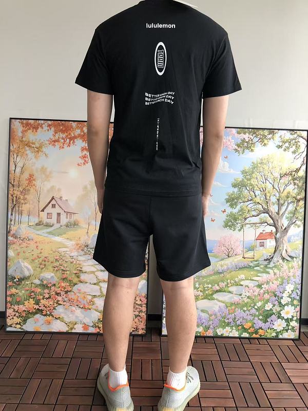 L Ul M N T-shirt · 4
