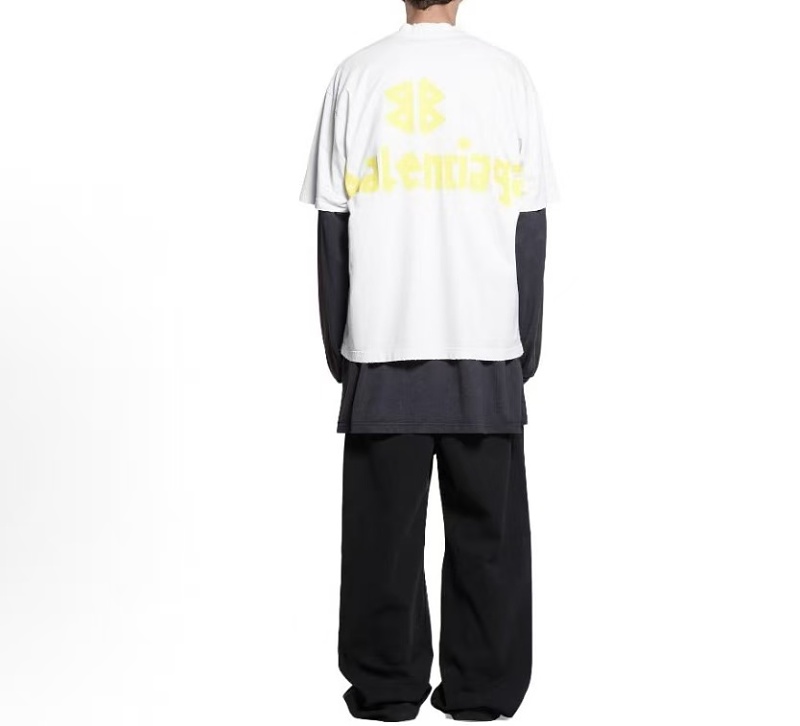 B L Ia A T-shirt · 4