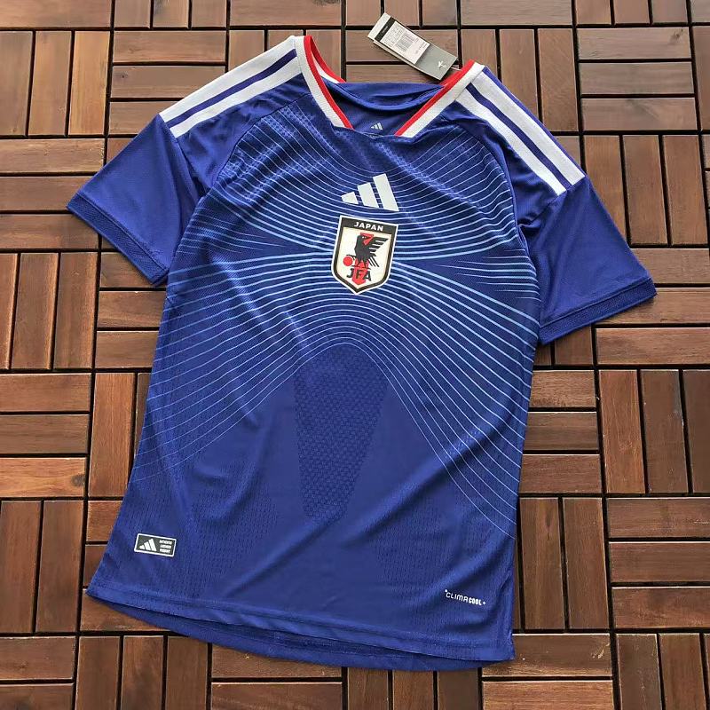 Football T-shirt · 4