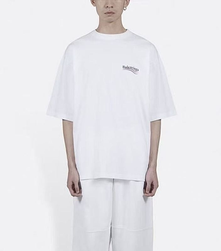 B L Ia A T-shirt · 3