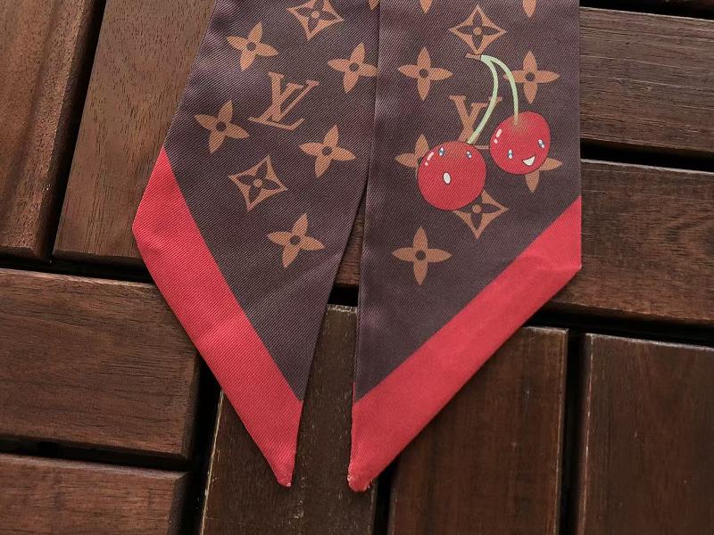 L Scarf · 5