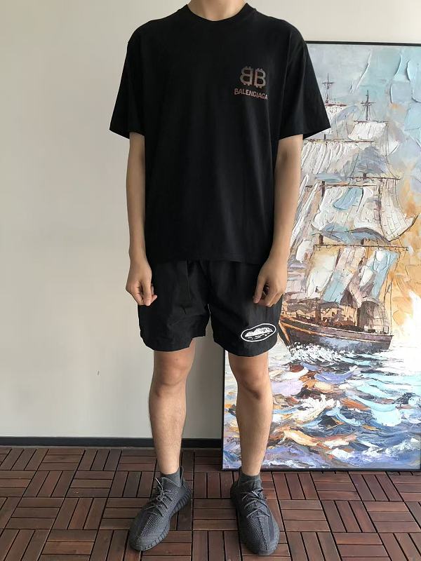B L Ia A T-shirt · 3