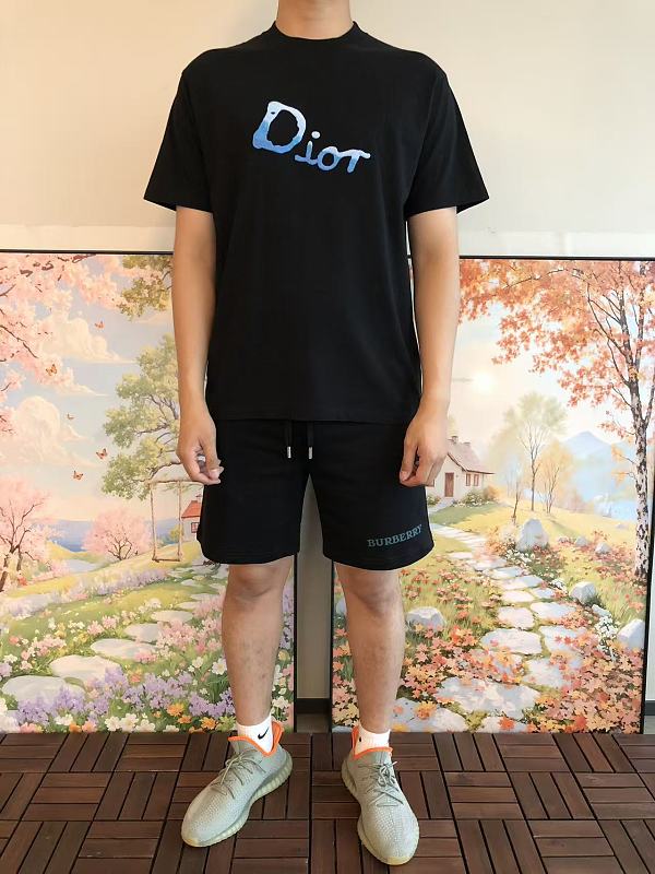D O T-shirt · 3