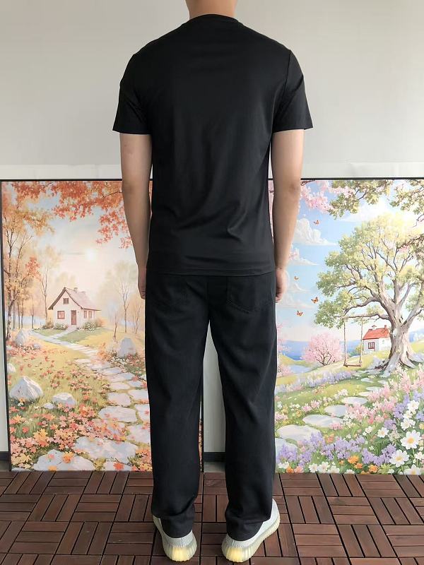 L E T-shirt · 4