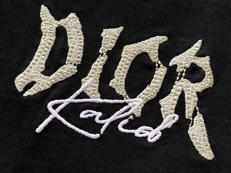 D O T-shirt 11