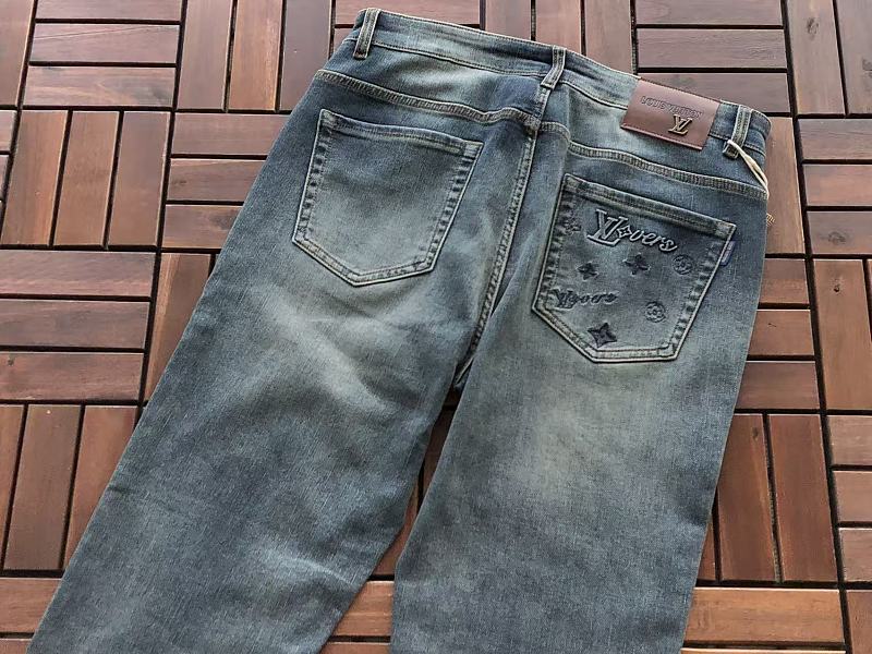 L Jeans · 5