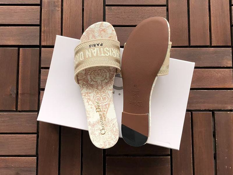 D O Slippers · 5
