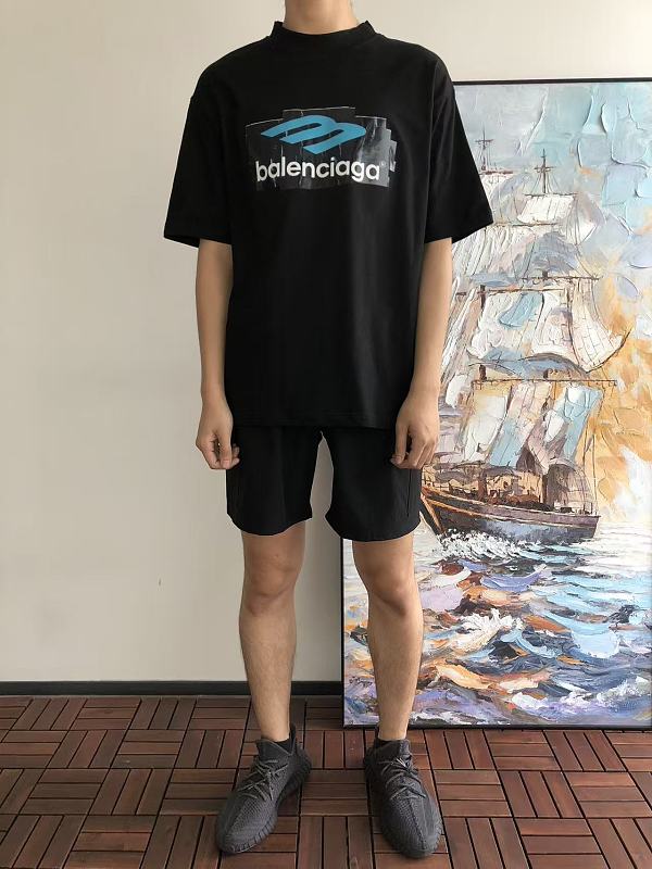 B L Ia A T-shirt · 5