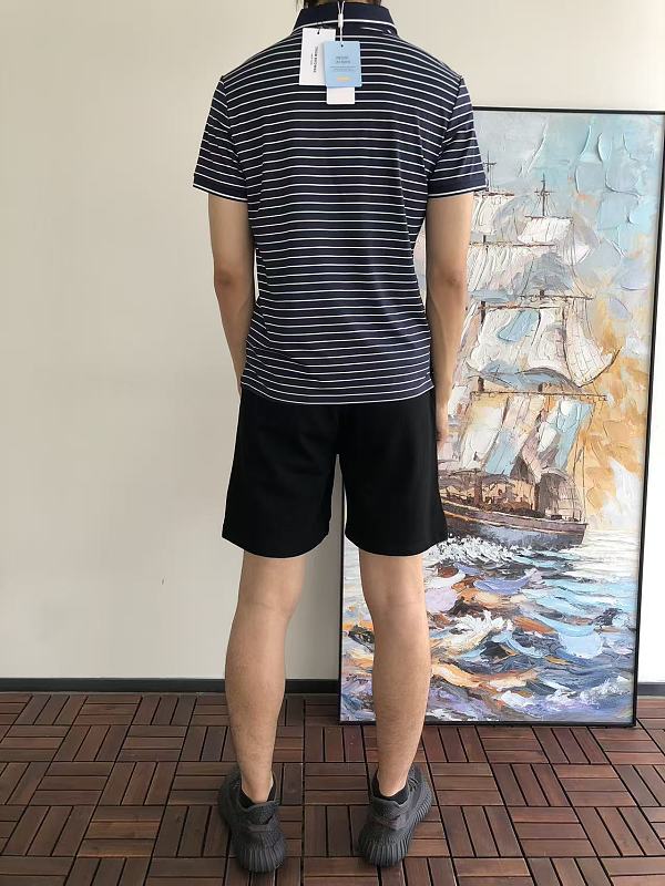 Th M B W E T-shirt · 5