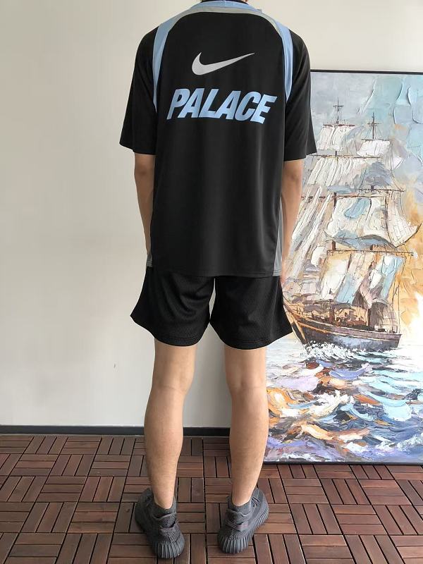 P La E & N K T-shirt · 4