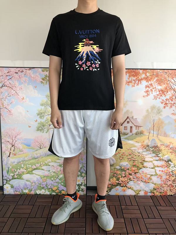 L T-shirt · 3
