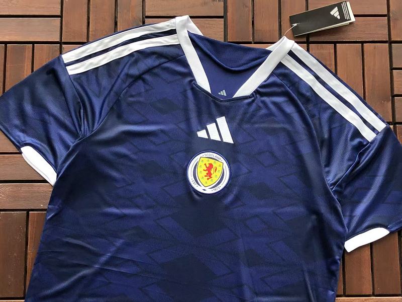 Football T-shirt · 6