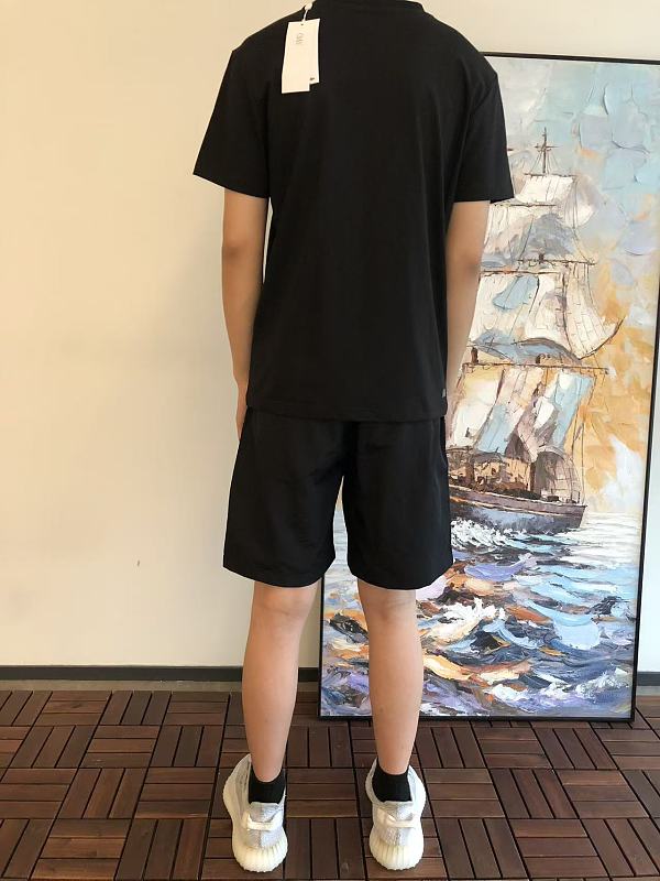 L C St T-shirt · 5