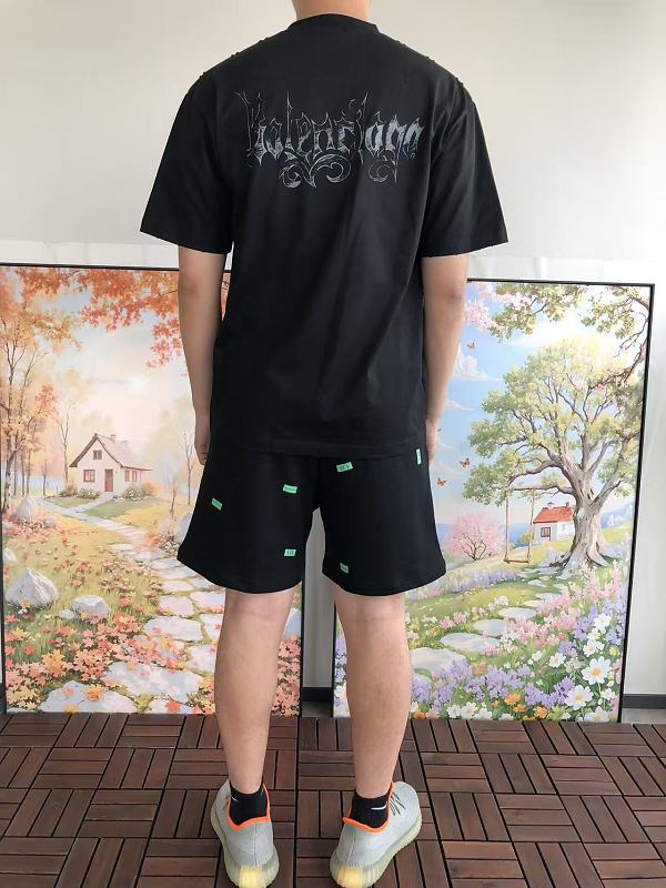 B L Ia A T-shirt · 4
