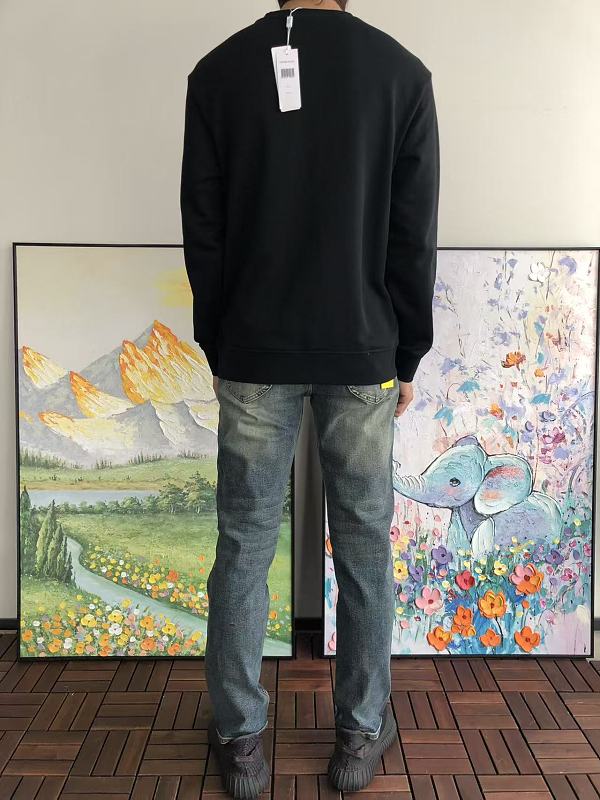 L C St Sweater · 4