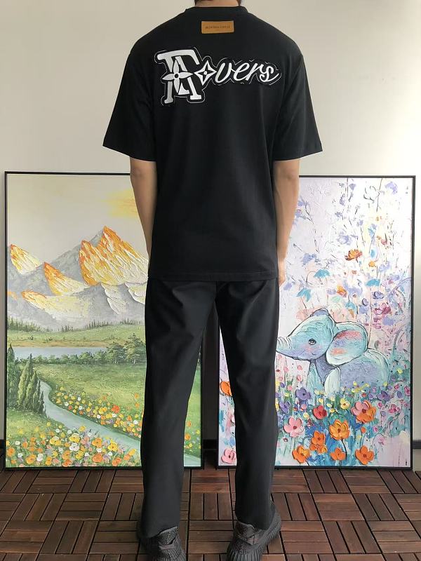 L T-shirt · 4