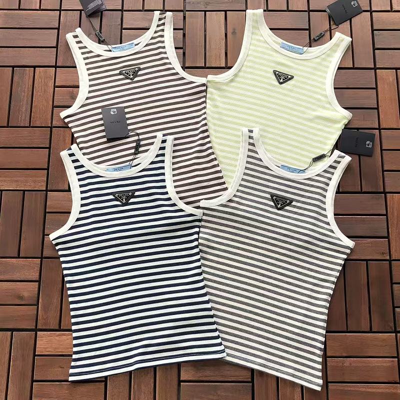 P A A Vest Woman · 4