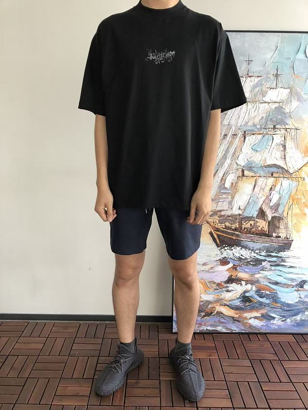 B L Ia A T-shirt · 3