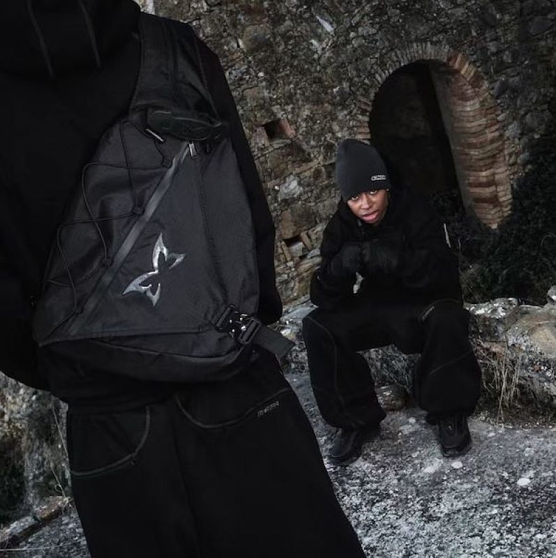 Mertra Hoodie · 4