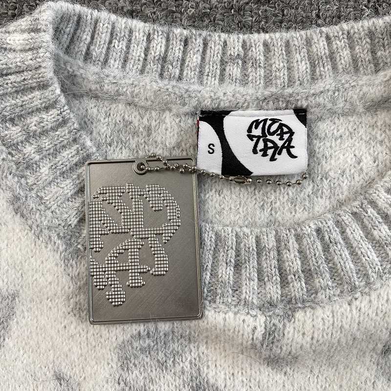 Mertra Sweater · 4