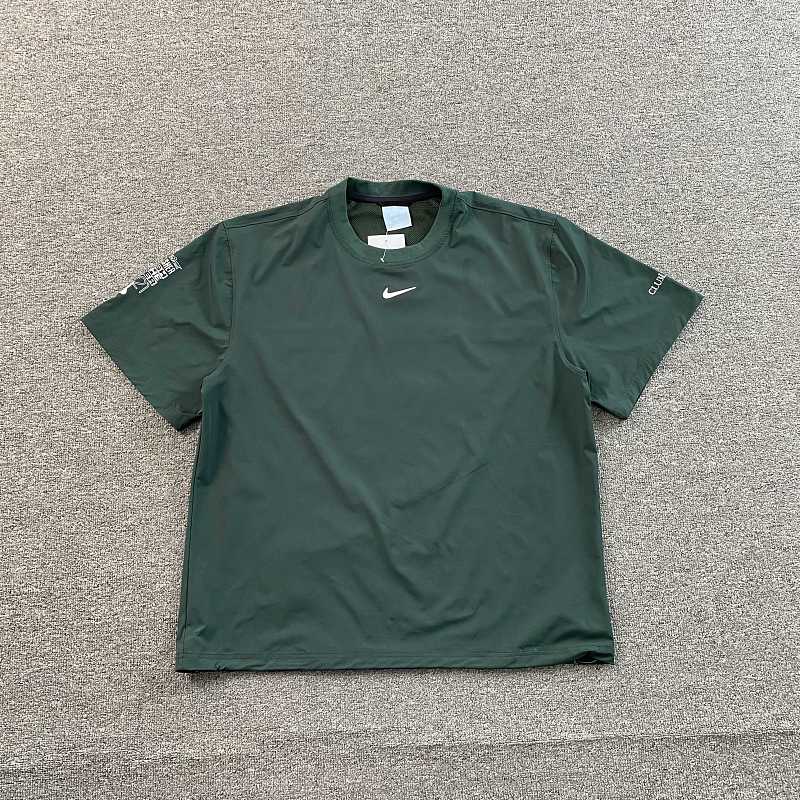 Nike T-shirt · 3