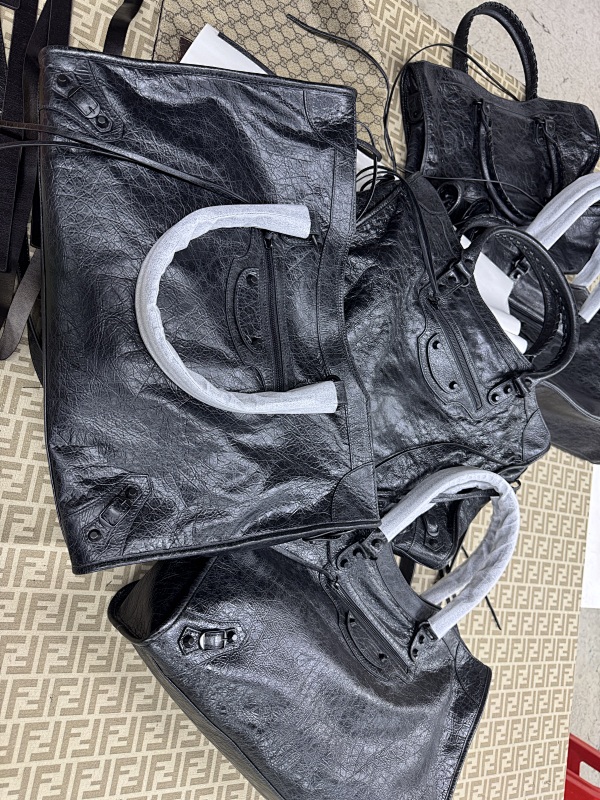 Mvt Blcg Large City Bag