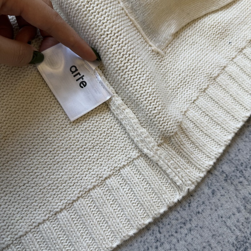 Arte Zip Sweater 10