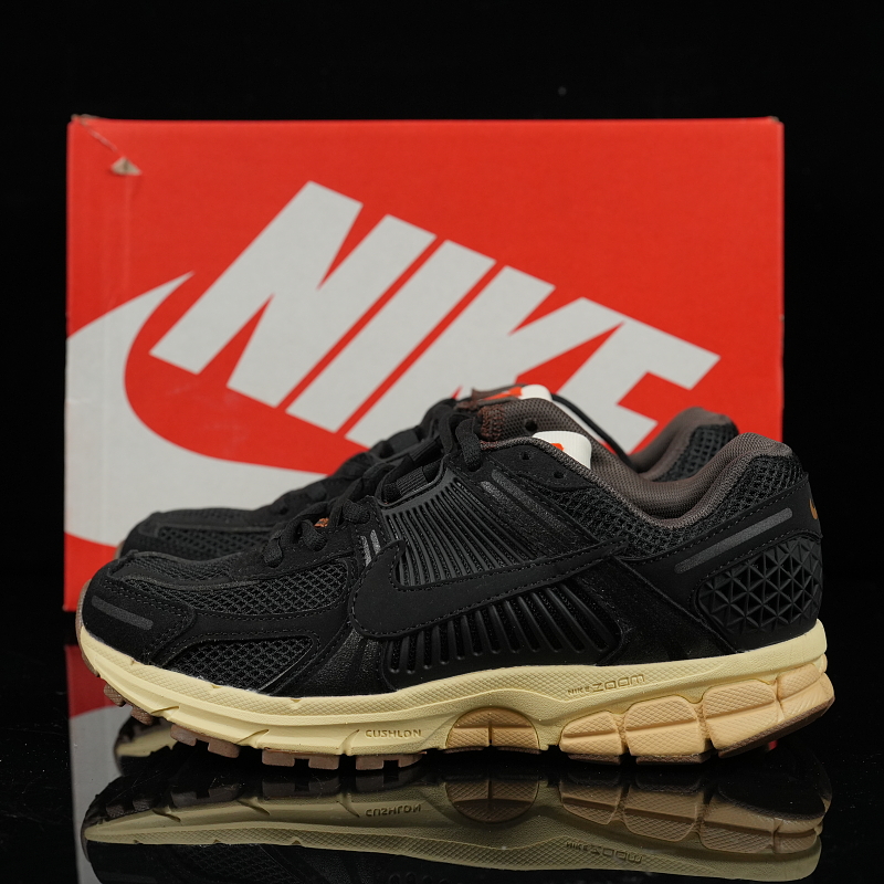 Nike Wmns Zoom Vomero 5 'Black Sesame'