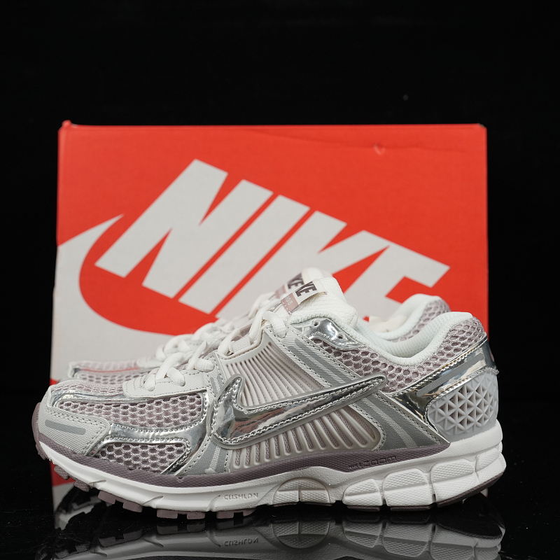 Nike Wmns Air Zoom Vomero 5 'Chrome Platinum Violet'