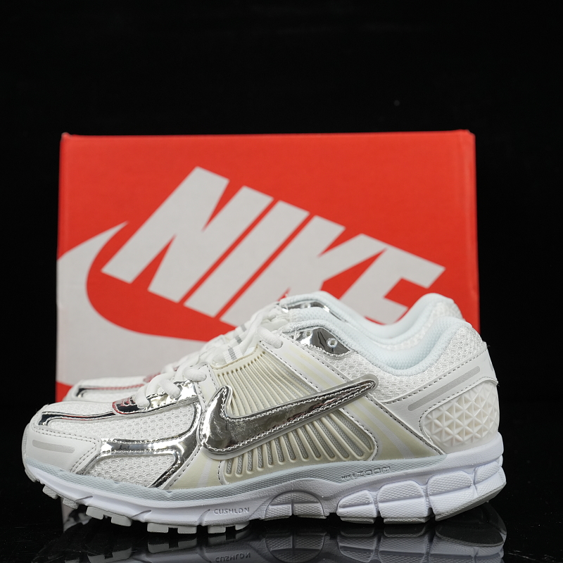 Nike Wmns Air Zoom Vomero 5 'Chrome Toe'