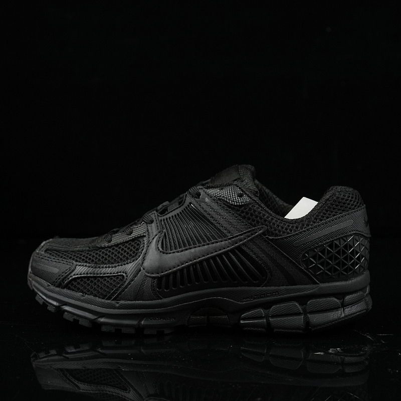 Nike Air Zoom Vomero 5 'Triple Black'