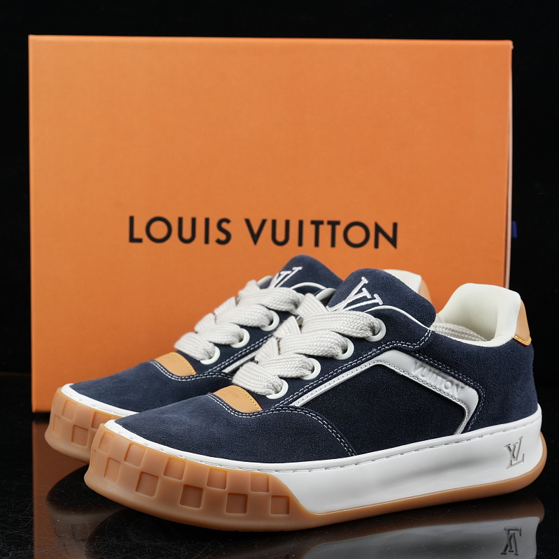 1AJ749 Louis Vuitton Tilted