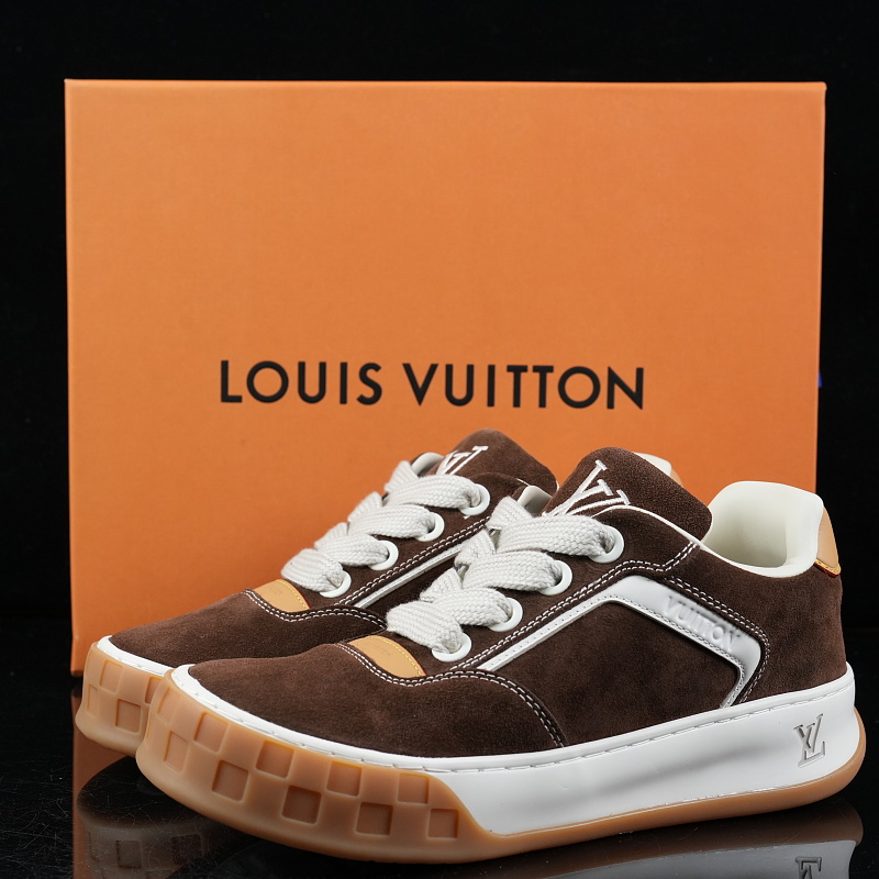 1AJ766 Louis Vuitton Tilted
