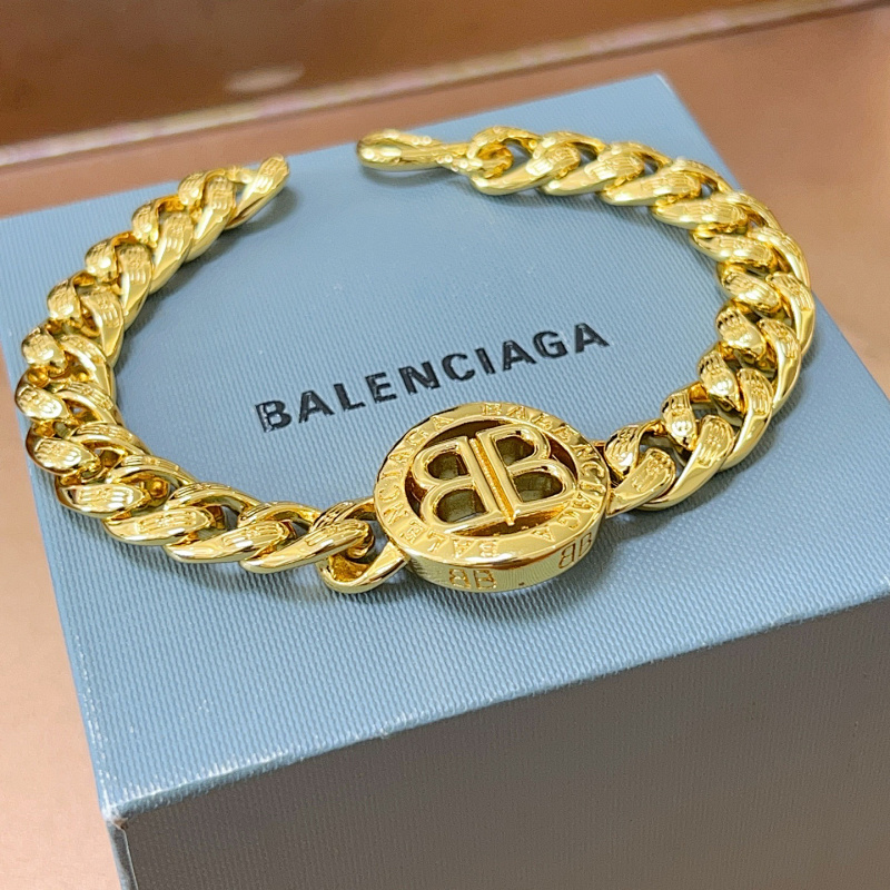 Balenciag* · 3