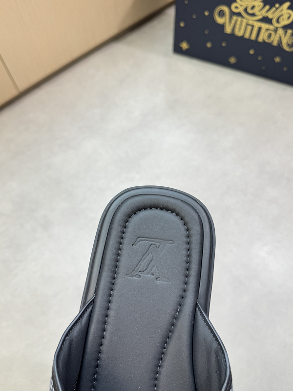 Louis Vuitton Slipper 8