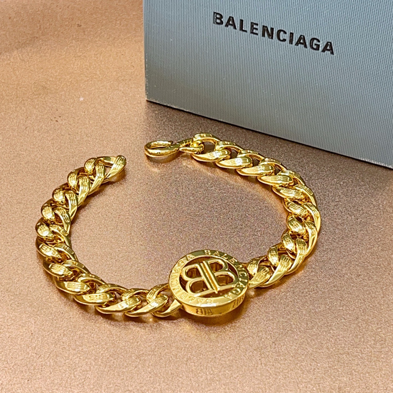 Balenciag* · 5