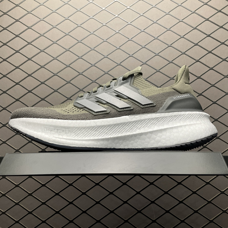Adida* Ultraboost 10