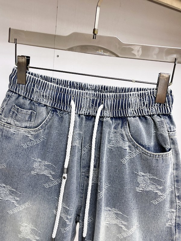 Burberr* Short · 2