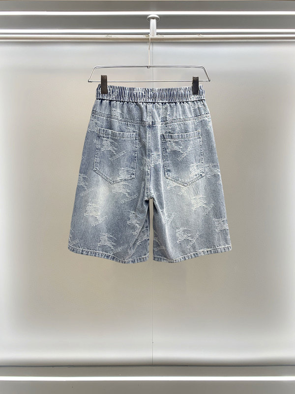 Burberr* Short · 3
