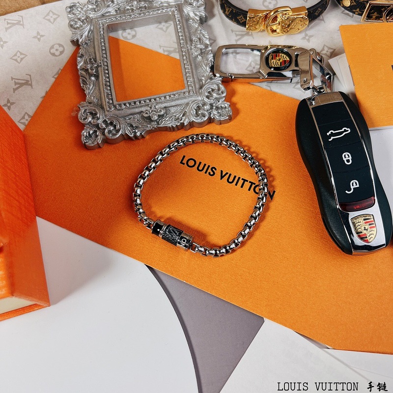Louis Vuitton Chain 3