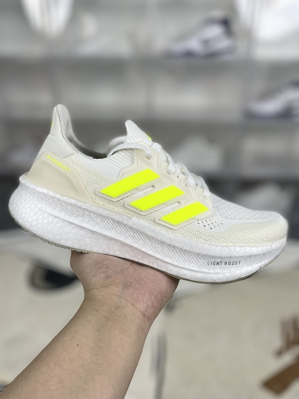 Adida* Ultraboost 3
