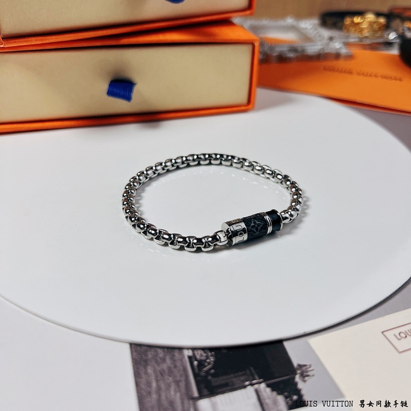 Louis Vuitton Chain 5