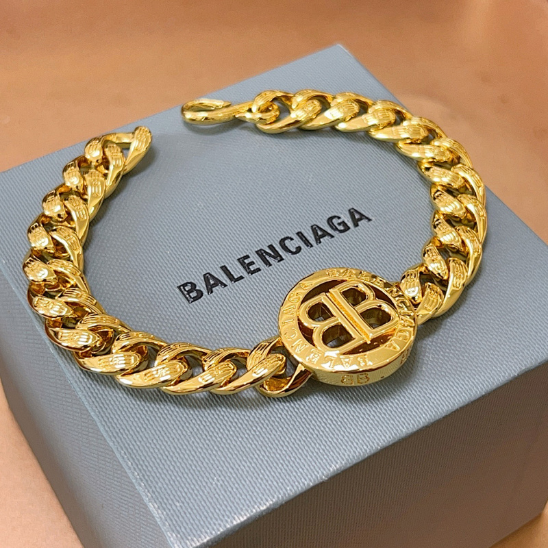Balenciag* · 2