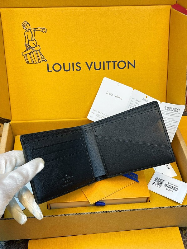 Louis Vuitton Wallet 4