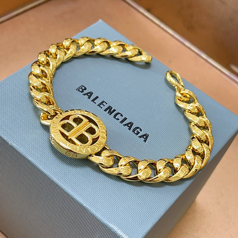 Balenciag* · 4
