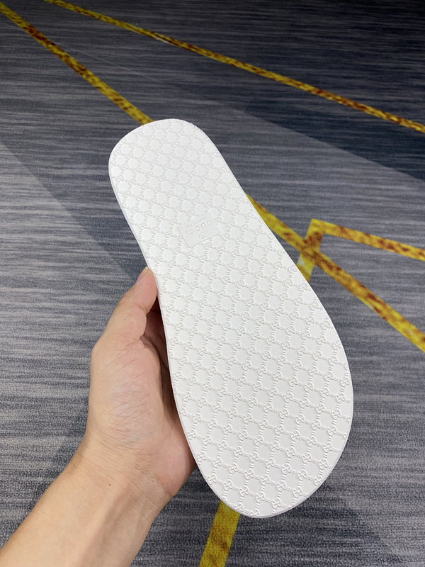 Gucc* Slipper · 5