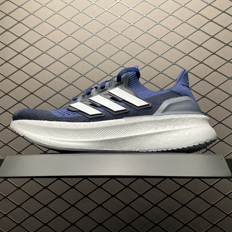 Adida* Ultraboost 8
