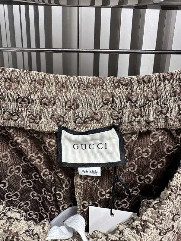 Gucc* · 4